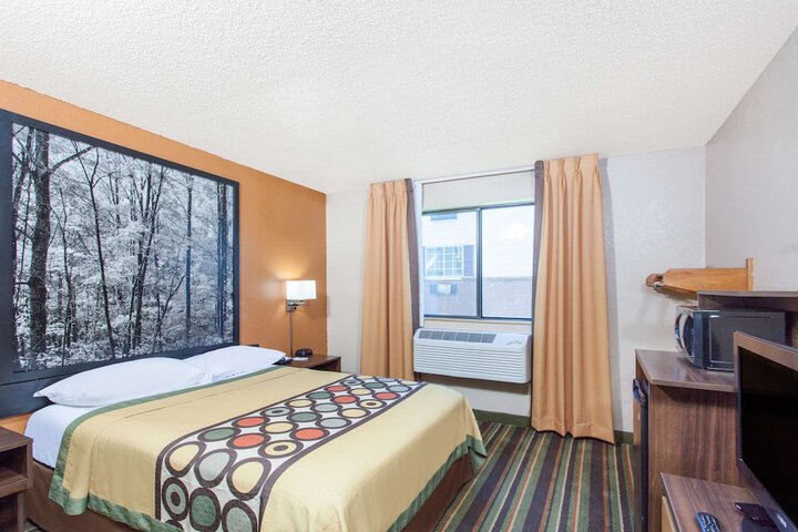 Room 11 of 15