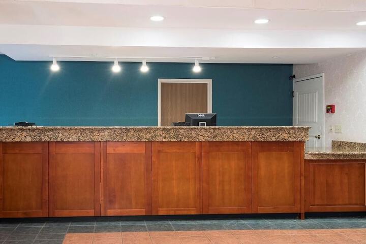MY HOME & SUITES MADISON
