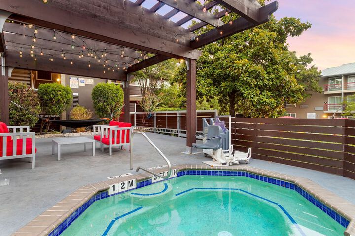 Pool 6 of 43