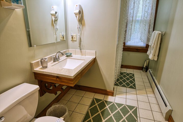 Rockwell Falls Inn and Wine Bar