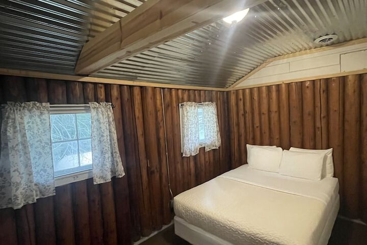Hanging Horn Lakeside Resort