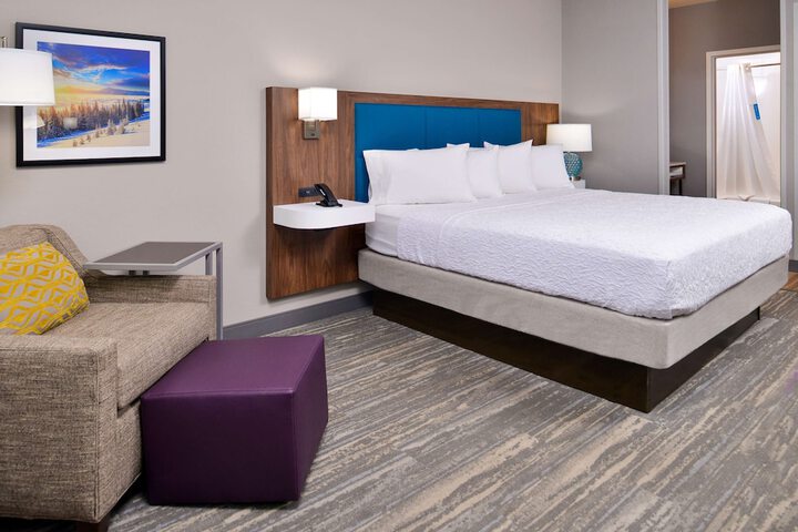 Room 28 of 114