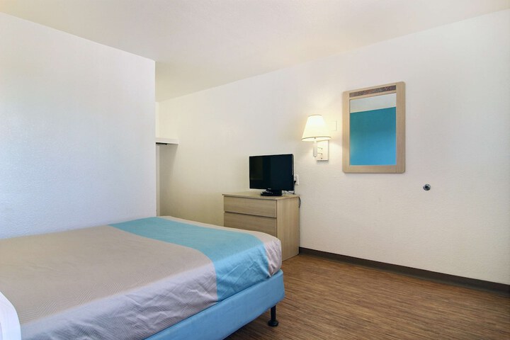 Room 16 of 33