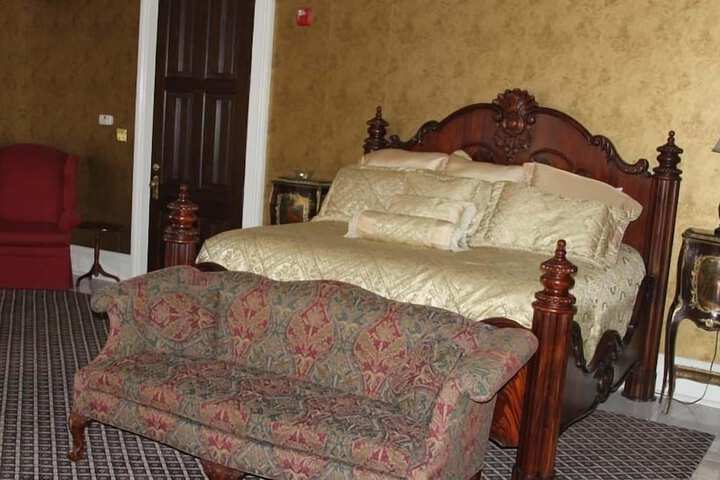 Room 23 of 38