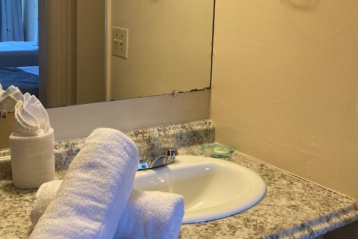 Room 17 of 27