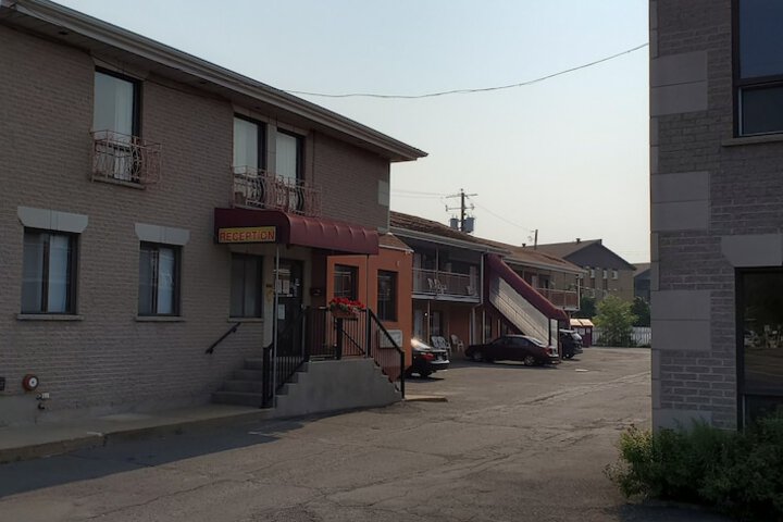 Falcon Motel Brossard