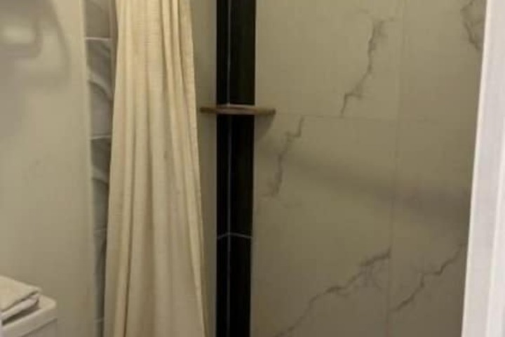 Room 9 of 12