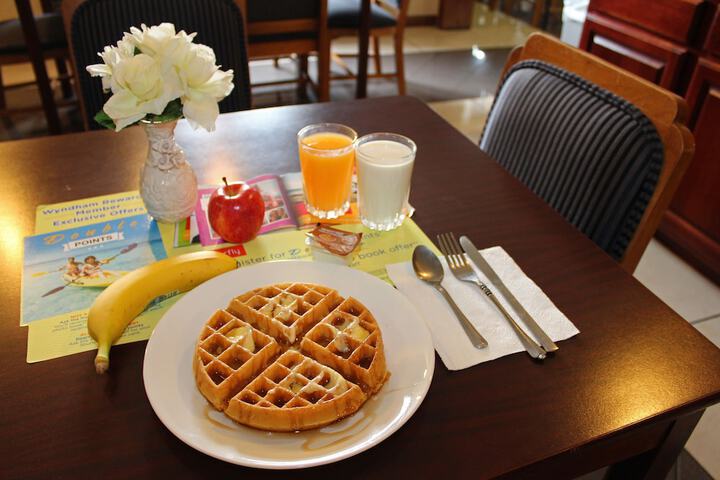 Breakfast/Coffee Service 27 of 33