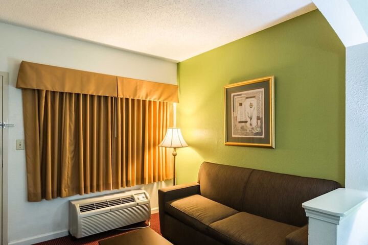 Room 9 of 37