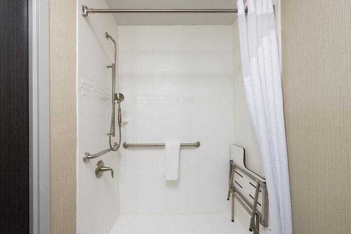 Room 21 of 38