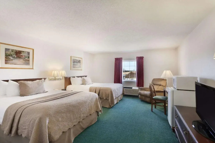 DAYS INN BY WYNDHAM CARROLLTON