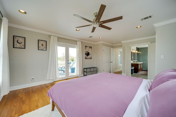 Pet-friendly Texas Retreat w / Deck & Gas Grill!