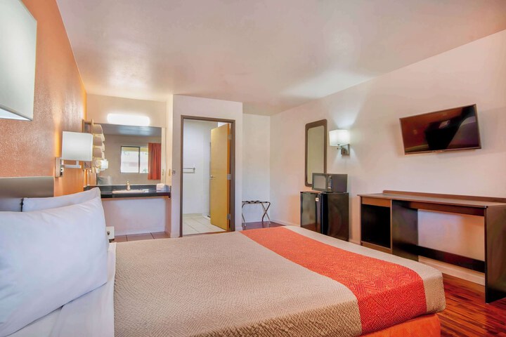 Room 43 of 58