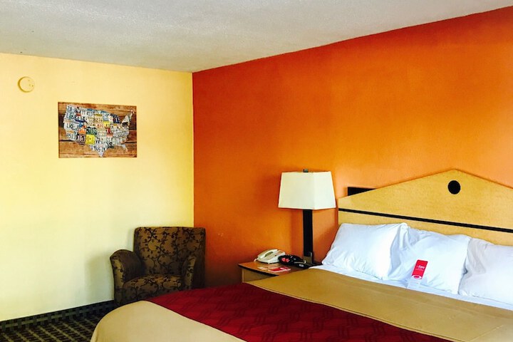 Room 6 of 13