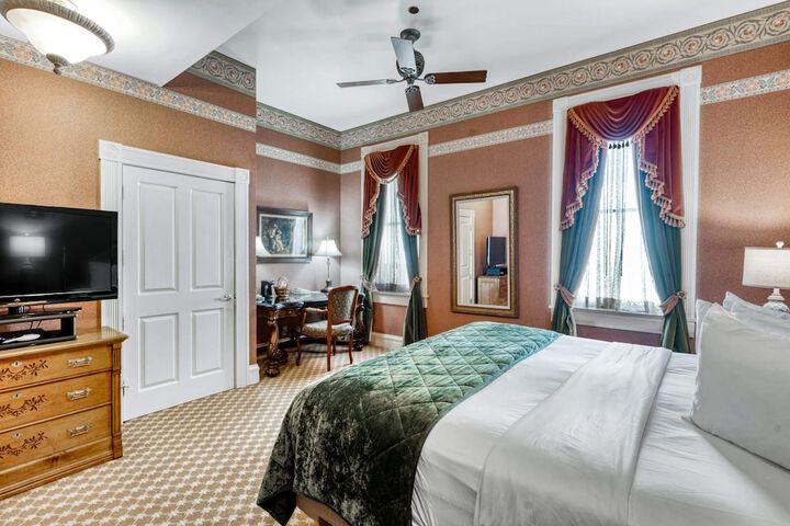 Room 100 of 128