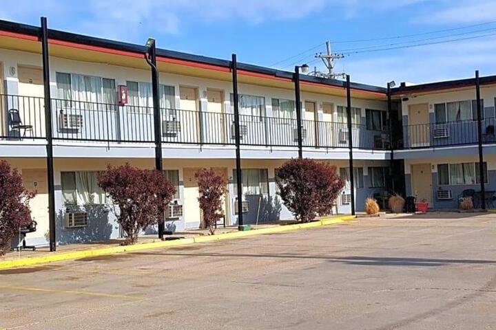 Sky-Palace Inn & Suites Hutchinson