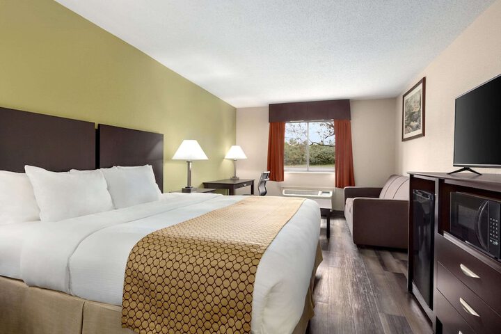 Room 4 of 25