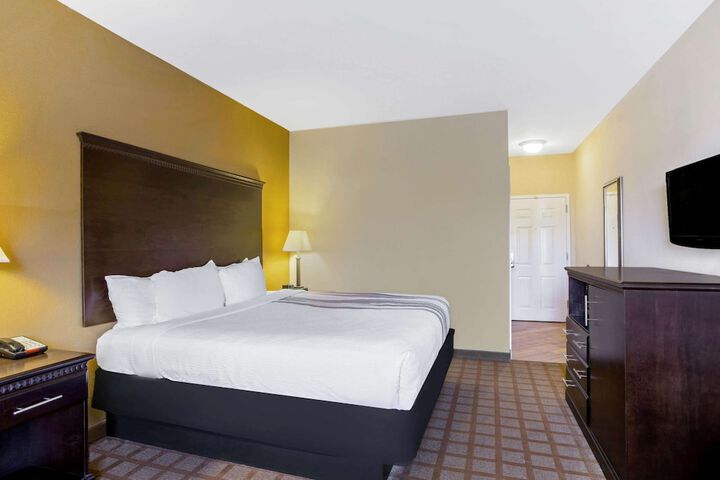 La Quinta Inn & Suites by Wyndham Mobile Satsuma / Saraland