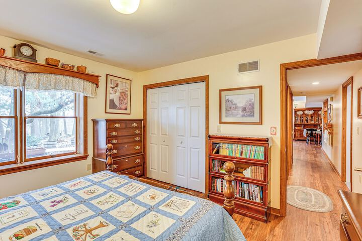 Charming Apartment w / Yard & Beautiful Gardens!