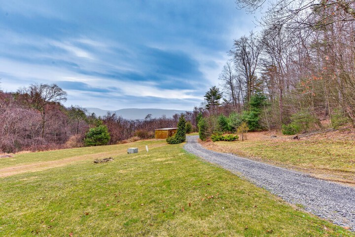 Lock Haven Cabin w / Wood Stove & Mountain View!