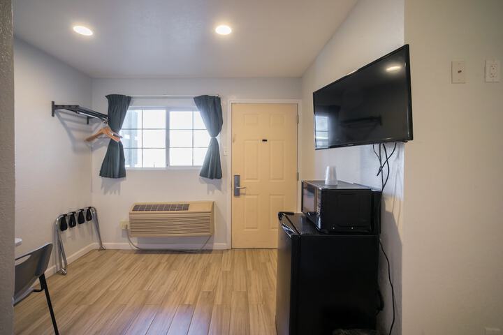 Room 32 of 43