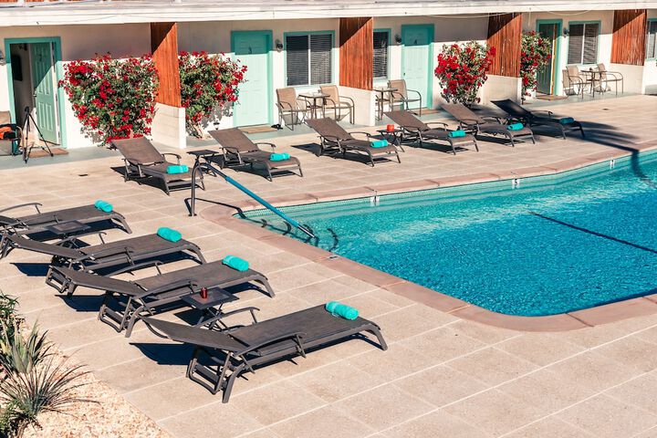 Pool 10 of 42