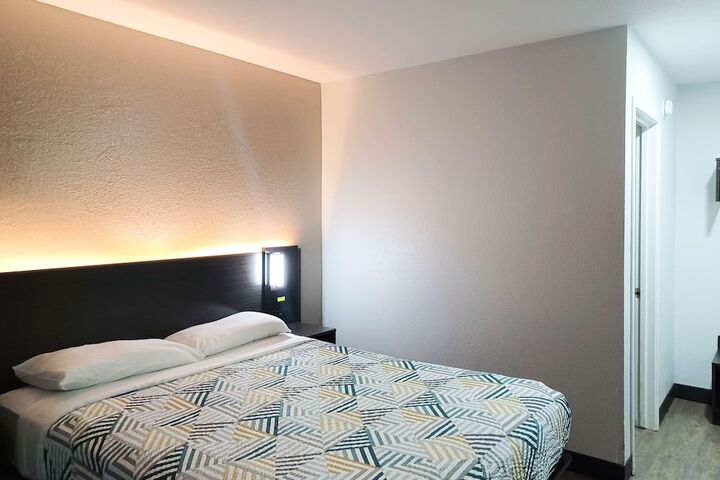 Room 10 of 24