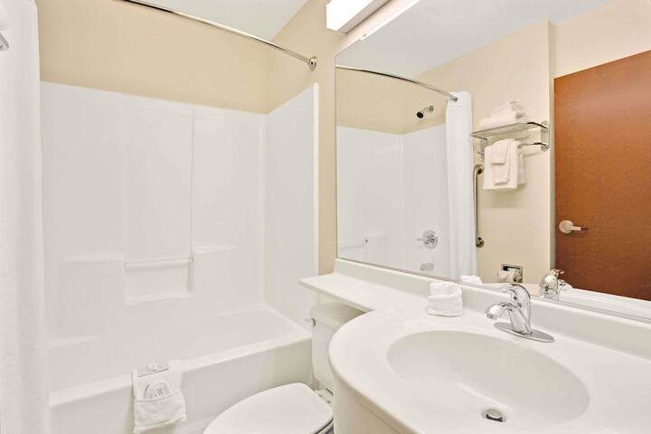 Room 5 of 16