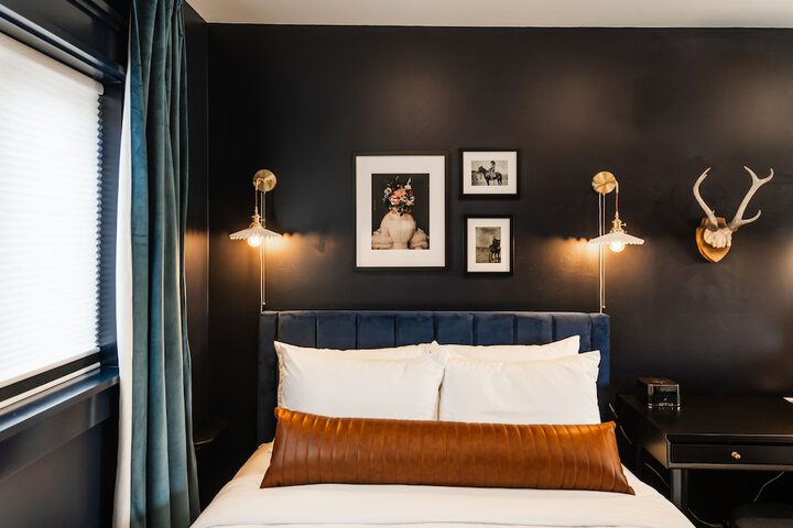 Room 32 of 48