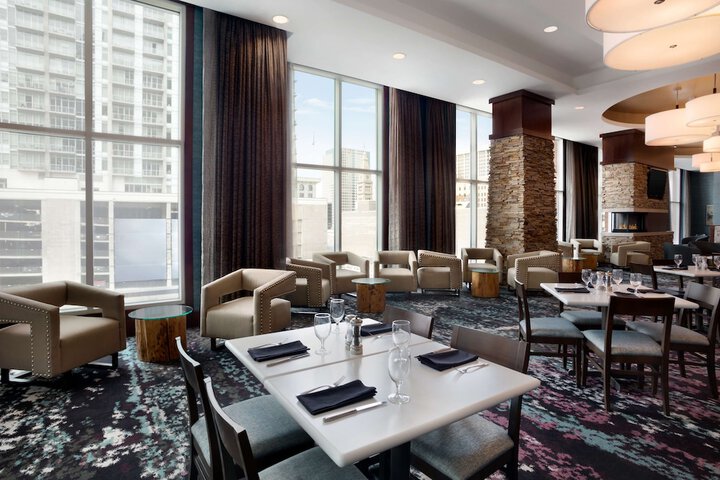 Lounge 59 of 61