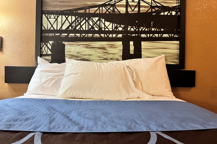 Super 8 by Wyndham Laurel