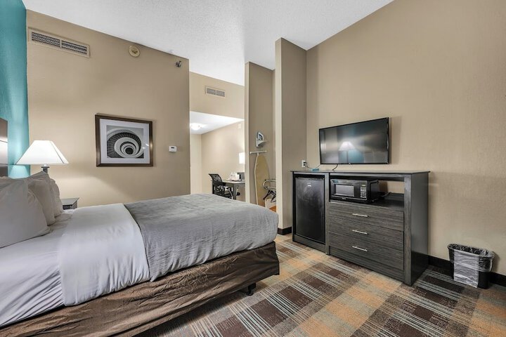 Quality Inn Roseville-Detroit North