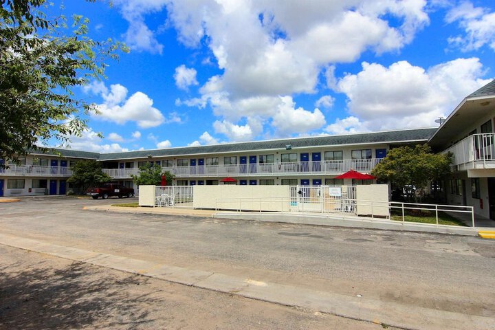 Motel 6 Kingsville TX