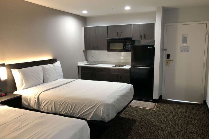 Room 6 of 9