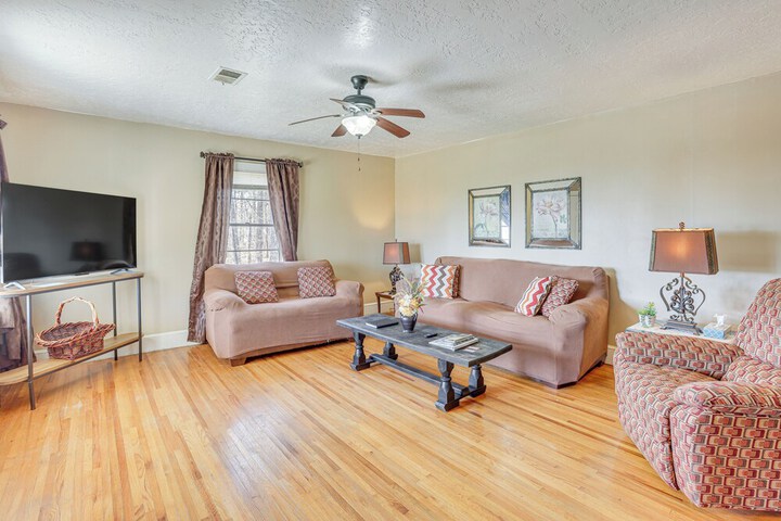 Charming Gadsden Home w / Golf Course Views!