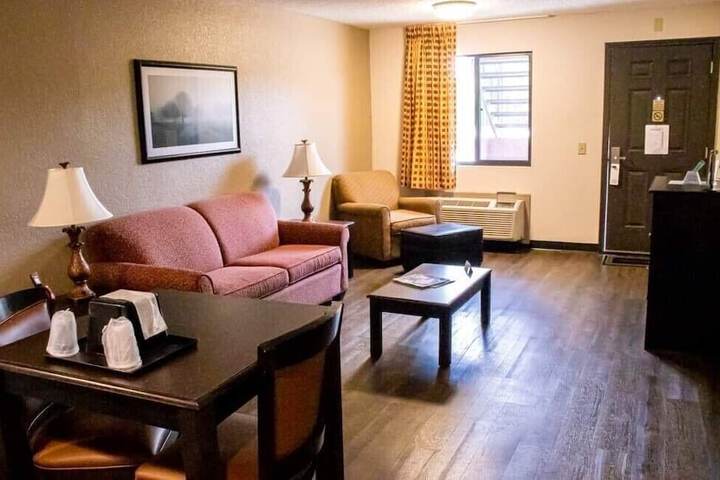 Room 33 of 61