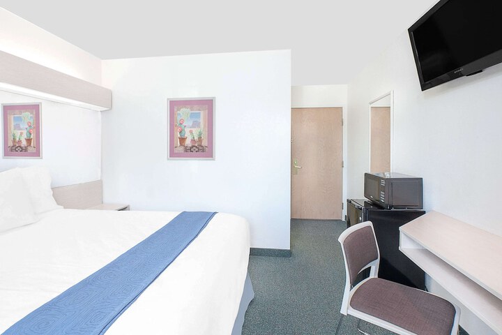 Room 15 of 19