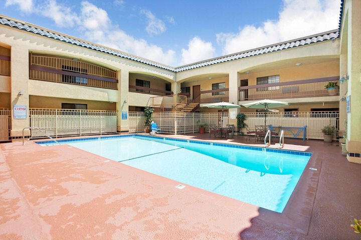 Pool 19 of 49