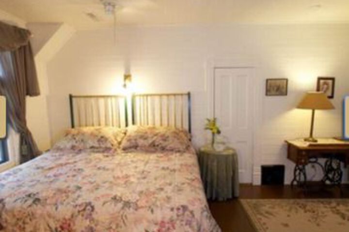 Spicer Castle Inn & Restaurant