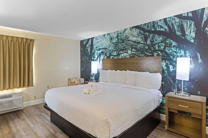 Room 26 of 29