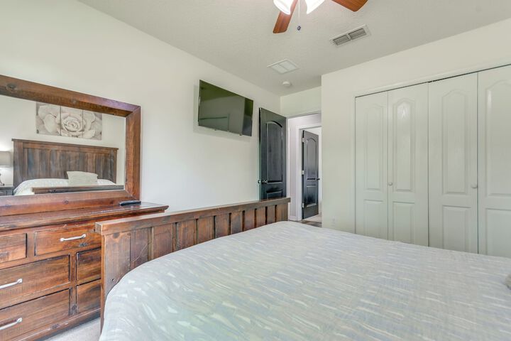 Spacious Home w / Sunroom 15 Mi to Pensacola!