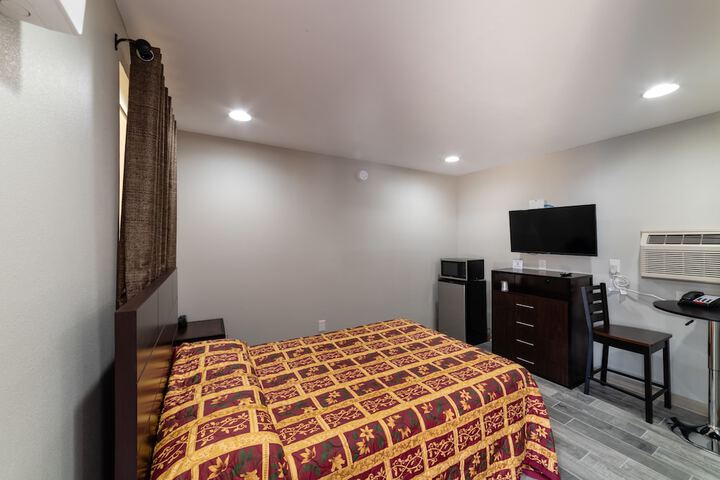 Room 16 of 32