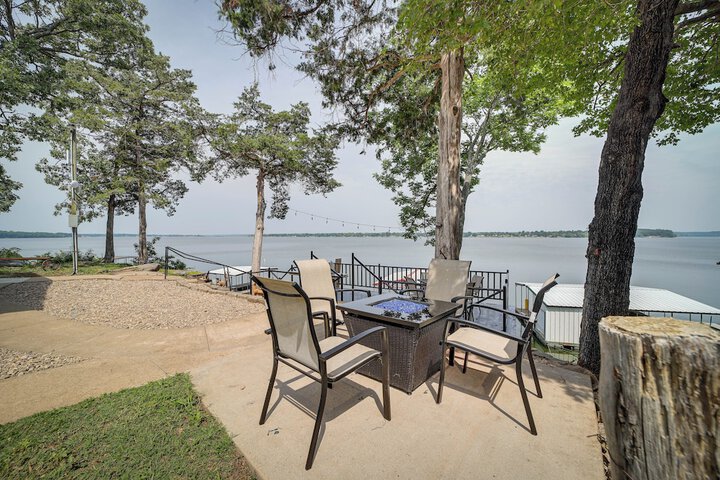 Waterfront Grove Retreat w / Dock: cedar Ridge'