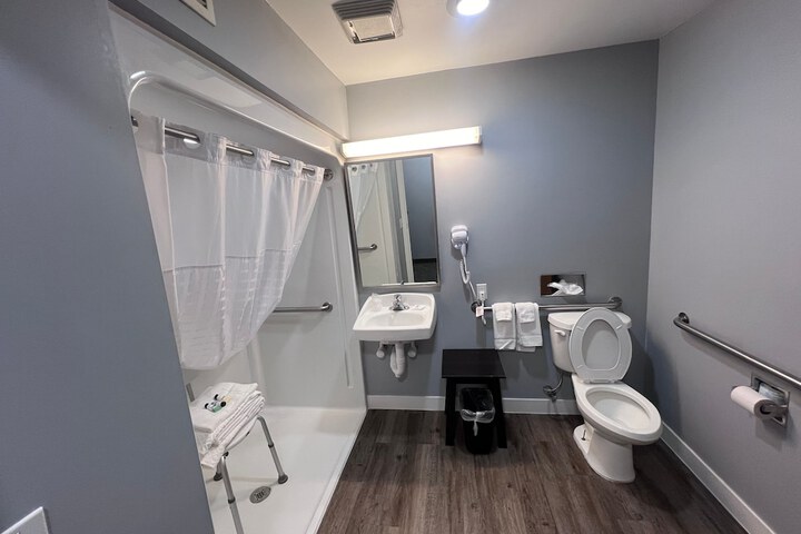 American Inn and Suites Ionia