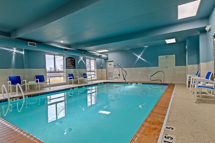 Holiday Inn Express Hotel & Suites Woodbridge by IHG