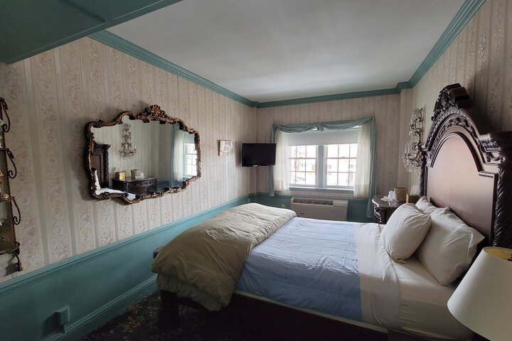 Lowell Inn