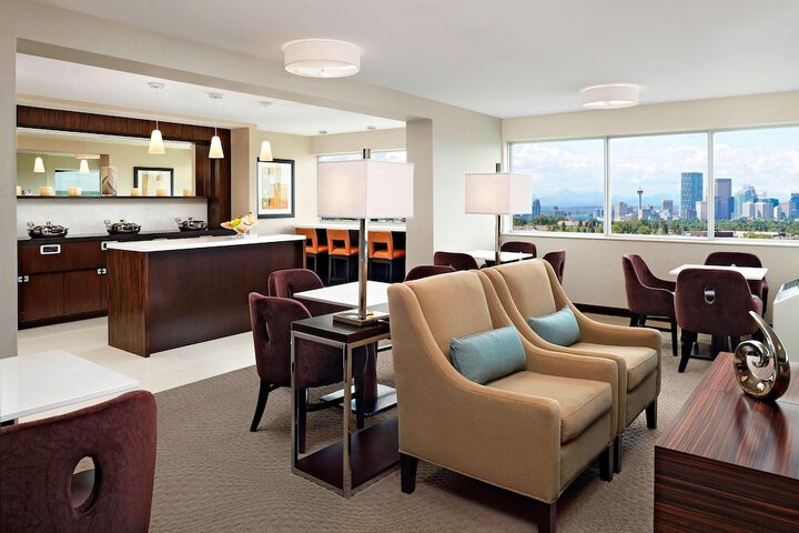 Lounge 61 of 61