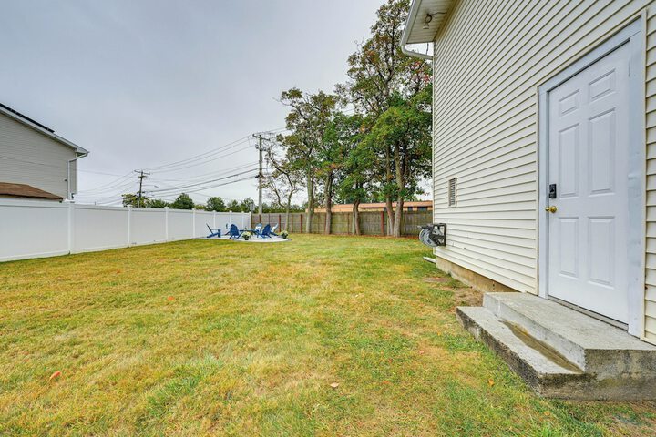 Bay Shore Vacation Rental w / Shared Yard!
