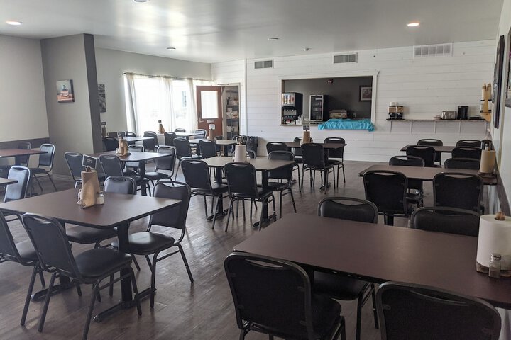 Roadhouse 52 Inn & Suites