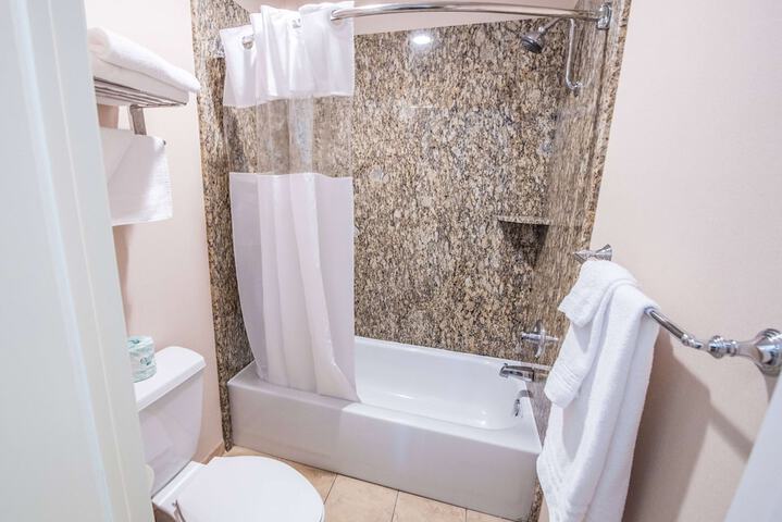 Travelodge by Wyndham Culver City